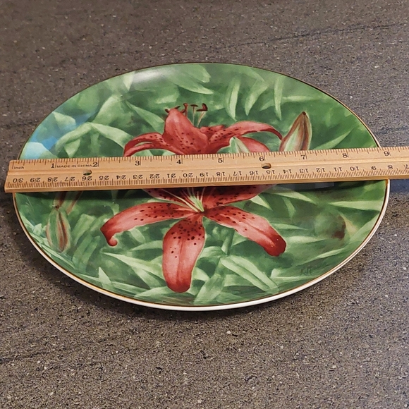 Saskatchewan Red Lily Sunrise Bone China Collector Plate Provincial Flower - Picture 2 of 6